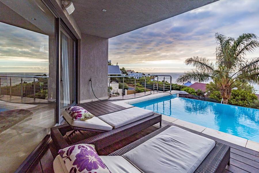 To Let 4 Bedroom Property for Rent in Mountainside Western Cape